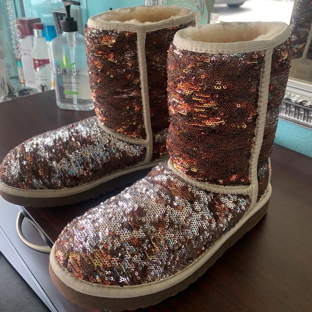 UUG boots. Size 8. Great condition. Used maybe twice.. gorgeous, warm.